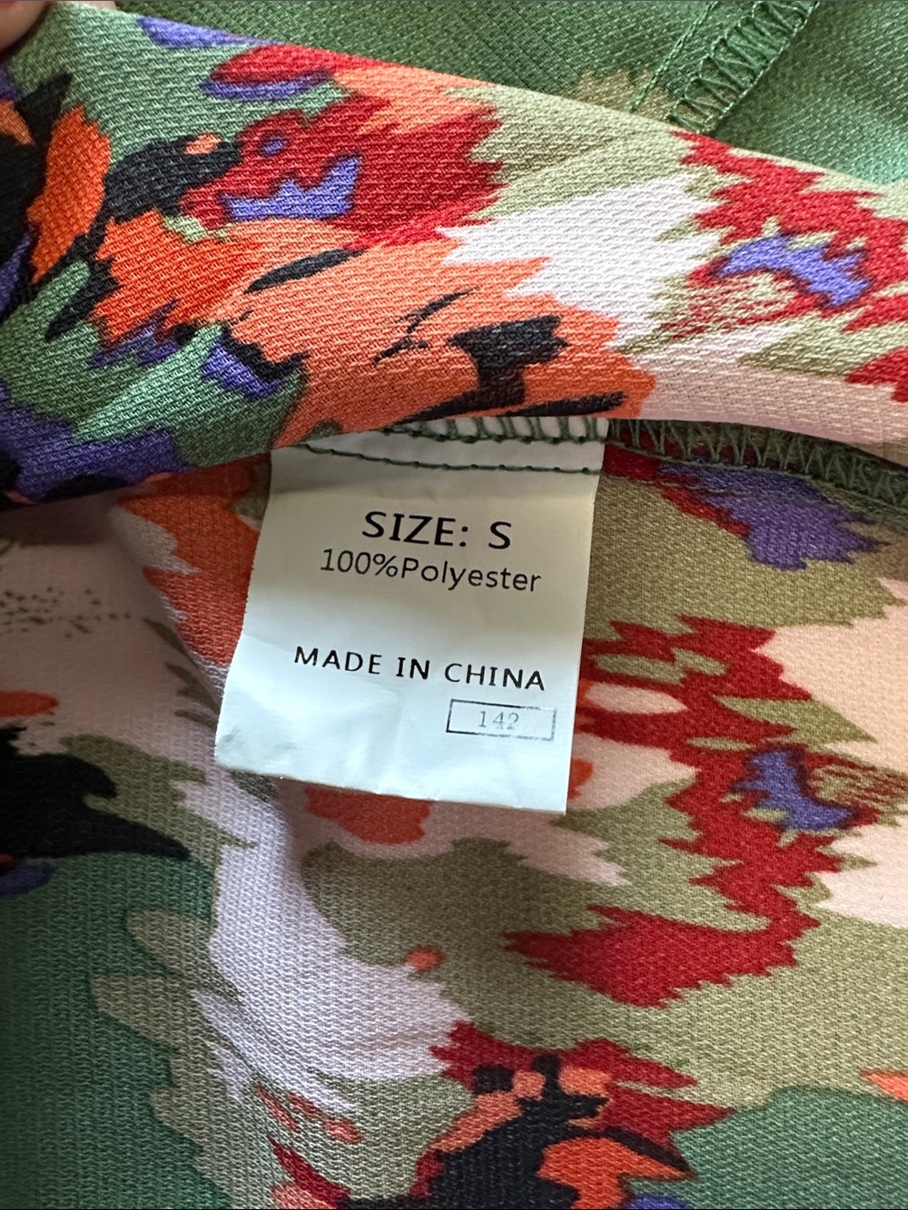 Daznico Abstract Floral Print Flutter Sleeve Top - Green, Red, Pink Size Small - Picture 2 of 6